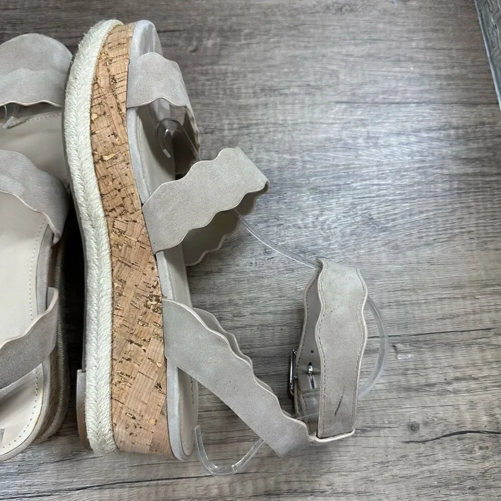 Marc Fisher~Women's~”Fayme” Flatform Tan Sandals~Size 9.5M‎